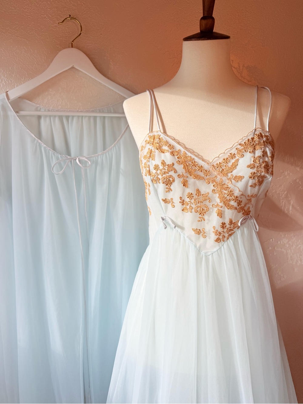 Vintage 1950s Vanity Fair Peignoir Set Pale Blue & Gold Embroidered Small - Picture 3 of 17